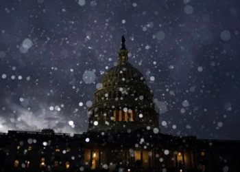 Stuhia e fortë e dimrit e vendos SHBA-në në gatishmëri të lartë