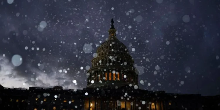 Stuhia e fortë e dimrit e vendos SHBA-në në gatishmëri të lartë