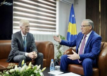 Bedri Hamza takohet me themeluesin e PISA-s: Për mua, prioritet është arsimi