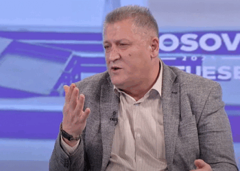 Berisha thotë se Kurti ka inskenuar incidentin në Skenderaj: Ka shkuar me 30 xhipa