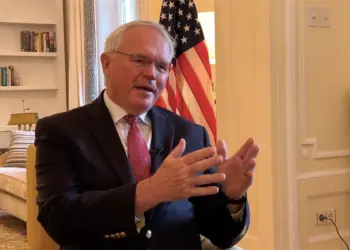 Hill: Rusia filloi të përdorë rafinerinë në Serbi për të financuar luftën