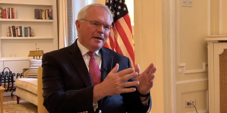 Hill: Rusia filloi të përdorë rafinerinë në Serbi për të financuar luftën