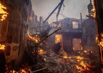 30,000 të evakuar nga zjarret në Kaliforni