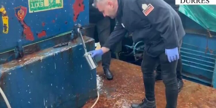 Sekuestrohen 670 mijë litra naftë kontrabandë në Durrës, arrestohen tre persona