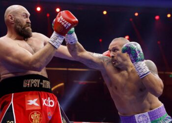 Tyson Fury i jep fund karrierës