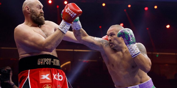 Tyson Fury i jep fund karrierës