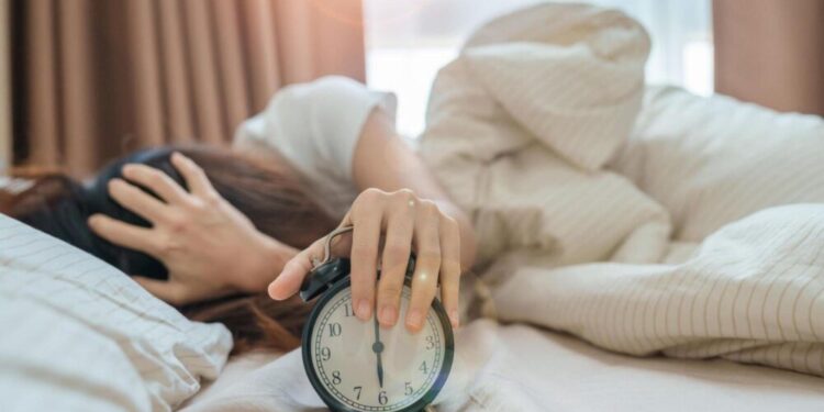 Zbuloni shtatë arsyet pse zgjoheni të lodhur nga gjumi i natës