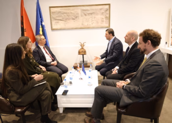 Hargreaves dhe Krasniqi diskutojnë për të ardhmen e dialogut