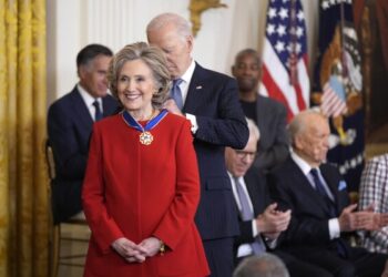 Clinton, Soros dhe Bono në mesin e të nderuarve me Medalje të Lirisë