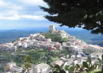 Qyteti i vogël italian “ndalon” banorët që të sëmuren