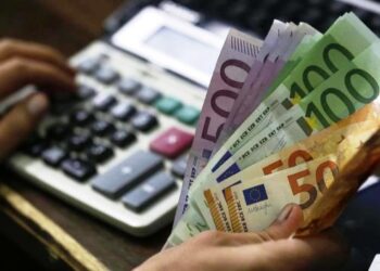 Qytetarët ankohen për kamatat e larta të kredive