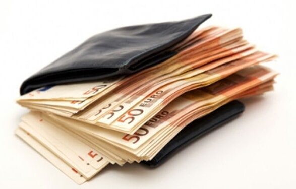 Mosha kur njerëzit shpenzojnë më shumë