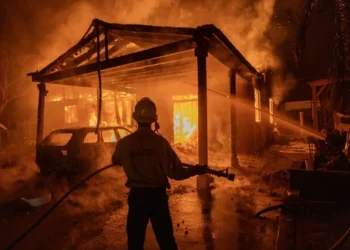 Rritet në 16 numri i të vdekurve nga zjarret në Los Angeles