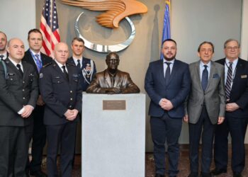 Maqedonci dhe Jashari vizitojnë fabrikën e helikopterëve në SHBA