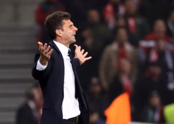 Tifozët kërkojnë shkarkimin e Mottas