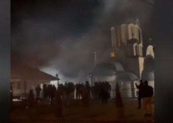 Serbët festojnë Krishtlindjet Ortodokse me këngë nacionaliste