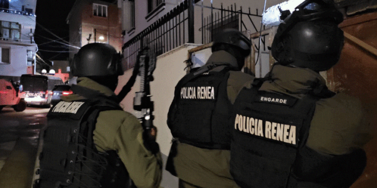 Operacion masiv në Pogradec, sekuestrohen armë, drogë dhe para