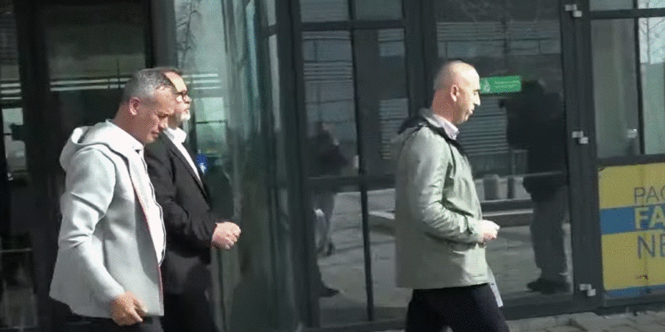 Suspendohet zyrtari policor që u pa në tubim elektoral në Skenderaj