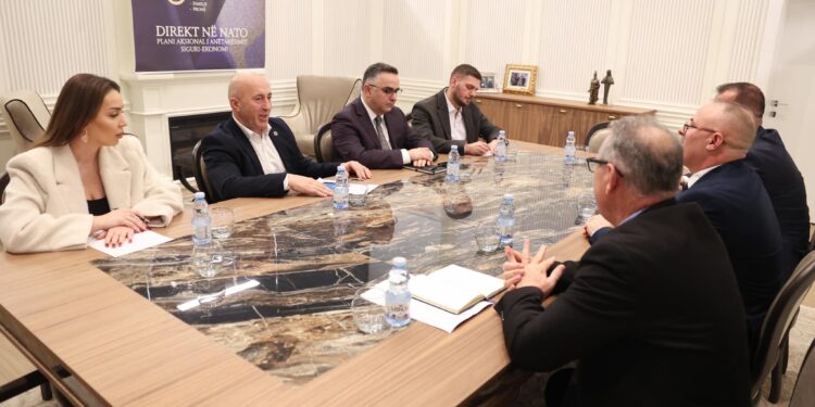 Haradinaj: Do të rikthejmë dialogun social qeveri – sindikatë