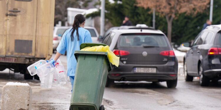 Me pagë nën minimale, punëtorët e sigurimit dhe mirëmbajtjes shkelen në institucione
