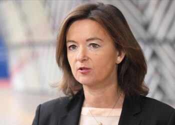 Ministrja e jashtme sllovene kritikon Trumpin për deklaratën e tij në lidhje me Grenlandën dhe Kanalin e Panamasë