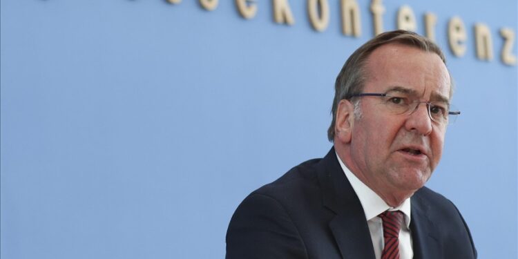 Ministri gjerman i Mbrojtjes me vizitë të papritur në Kiev