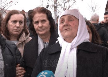 Flet Zarife Morina, nëna që ia vranë tre djemtë dhe burrin në masakrën e Rogovës së Hasit