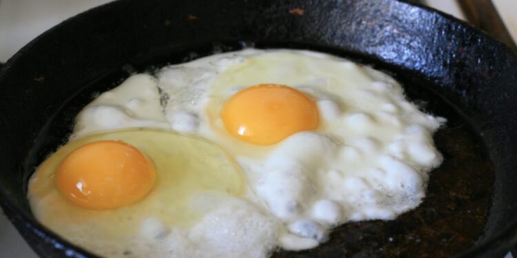 Sekreti i rënies nga pesha – Kur duhet të hani mëngjesin dhe darkën