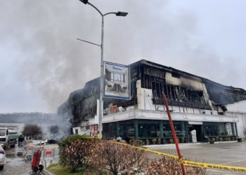 Zjarri në qendrën tregtare në Suharekë, vlera e dëmit llogaritet mbi 3 milionë euro