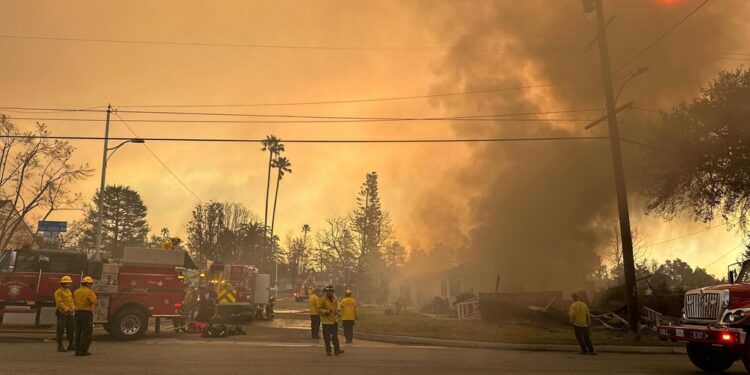 10 të vdekur nga zjarret në Los Angeles