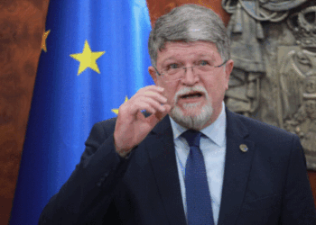 Vuçiq provon të gënjejë edhe në emër të Parlamentit Evropian, e përfshin Piculën dhe studentët që po protestojnë në Serbi