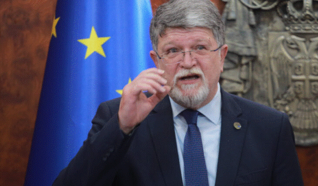 Vuçiq provon të gënjejë edhe në emër të Parlamentit Evropian, e përfshin Piculën dhe studentët që po protestojnë në Serbi