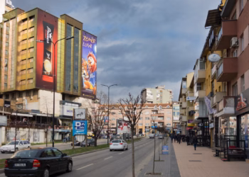 Rruga “Garibaldi” në Prishtinë mbyllet për parkim e qarkullim nga e shtuna deri të hënën
