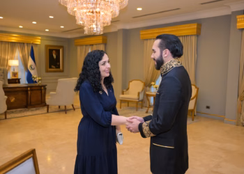 Presidenti i El Salvadorit uron Osmanin