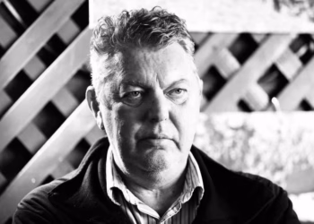 Osmani ngushëllon familjarët e fotoreporterit, Alban Bujarit për vdekjen e tij