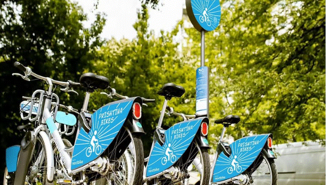 Prishtina Parking del me sqarim për biçikletat që u panë në një hapësirë private në Prishtinë