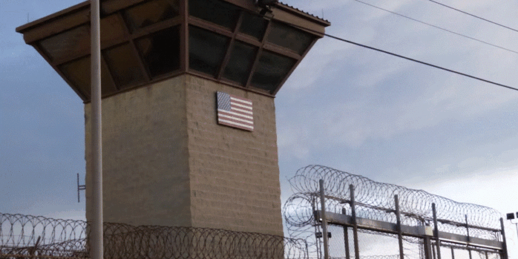 Rritet numri i emigrantëve që mbahen në Guantanamo