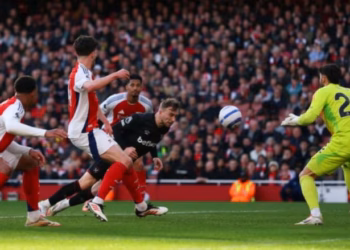 Arsenali bën hap fals në garën për titull, mposhtet nga West Hami