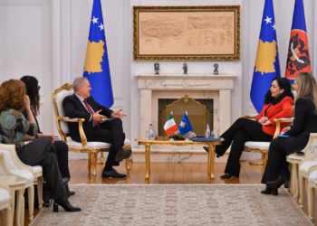 Osmani flet me ambasadorin De Riu për konstituimin e institucioneve pas certifikimit të rezultateve