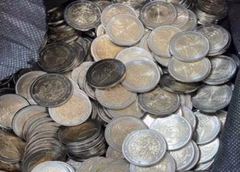 Dyshohet se në një bankë në Prishtinë u deponuan monedha false