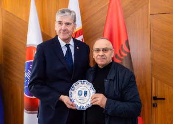 Kosova e Holanda shkëmbejnë gjyqtarët e futbollit