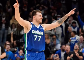 Donçiq te LA Lakers, Davis te Dallas Mavericks