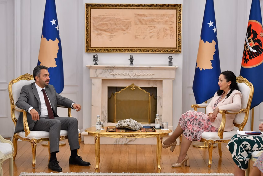 Osmani takohet me Radoniqin, diskutojnë për procesin zgjedhor e problemet me uebfaqen e KQZ-së