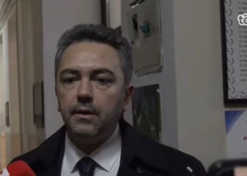 Hapen qendrat e votimit