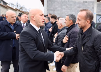 Haradinaj shkon për ngushëllime te familjet e fëmijëve që humbën jetën në Jabllanicë