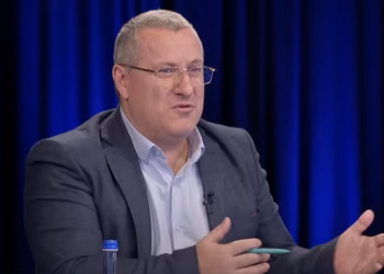 Smajljaj: Guxo mund ta kërkojë Vjosa Osmanin si presidente sërish