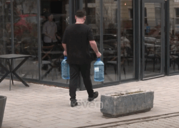 Banoret e disa rrugëve në Prishtinë telashe me ujin e pijshëm