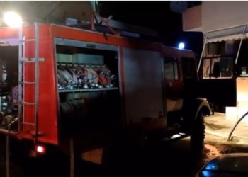 Përfshihet nga zjarri një apartament në Elbasan