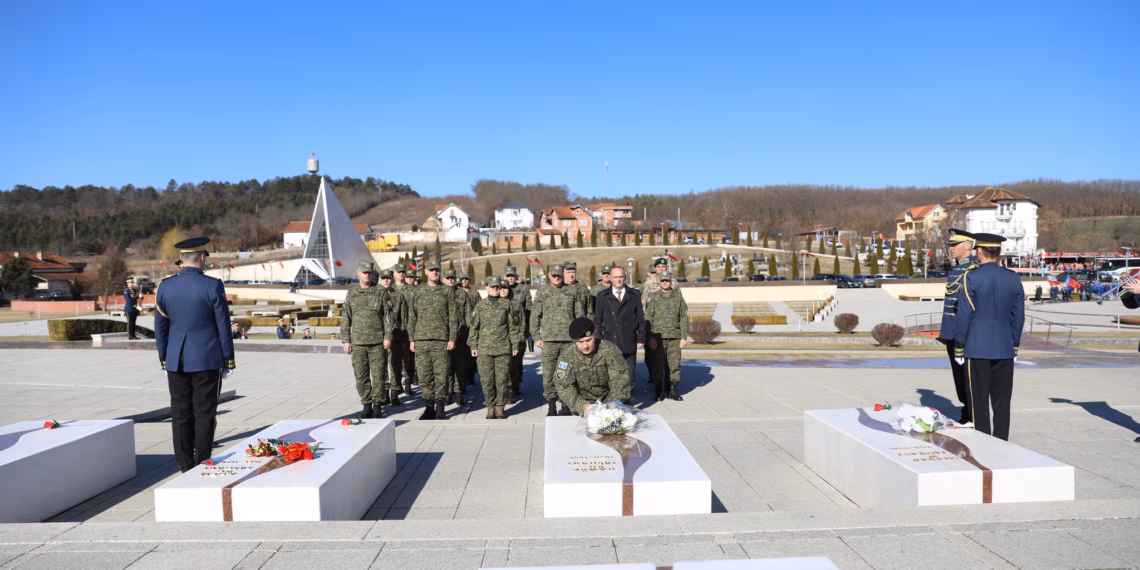 FSK bënë homazhe në kompleksin memorial në Prekaz