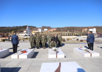 FSK bënë homazhe në kompleksin memorial në Prekaz